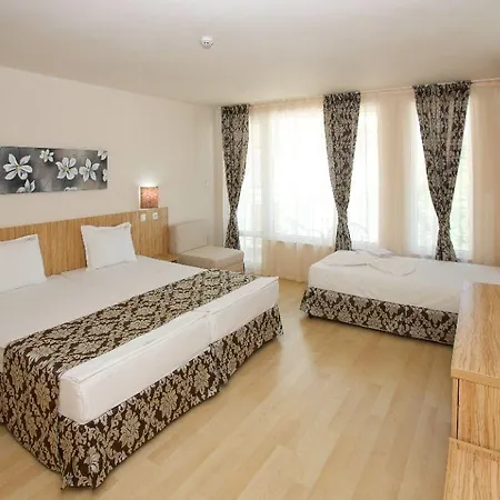 Karlovo 3*