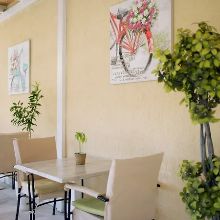 Karlovo فندق ساني بيتش