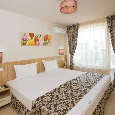 מלון Karlovo 3*