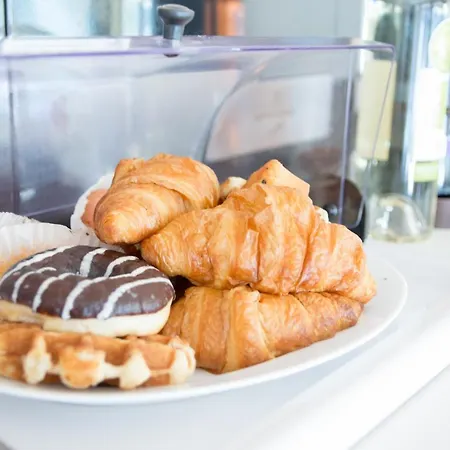 Karlovo فندق ساني بيتش