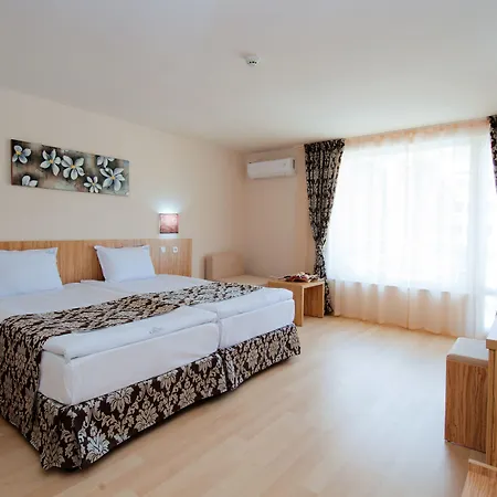 Karlovo מלון 3*