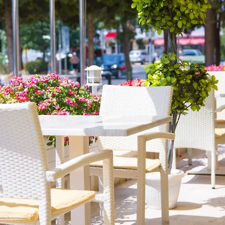 Karlovo Hotell Slăntjev Brjag