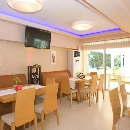 Karlovo 3*